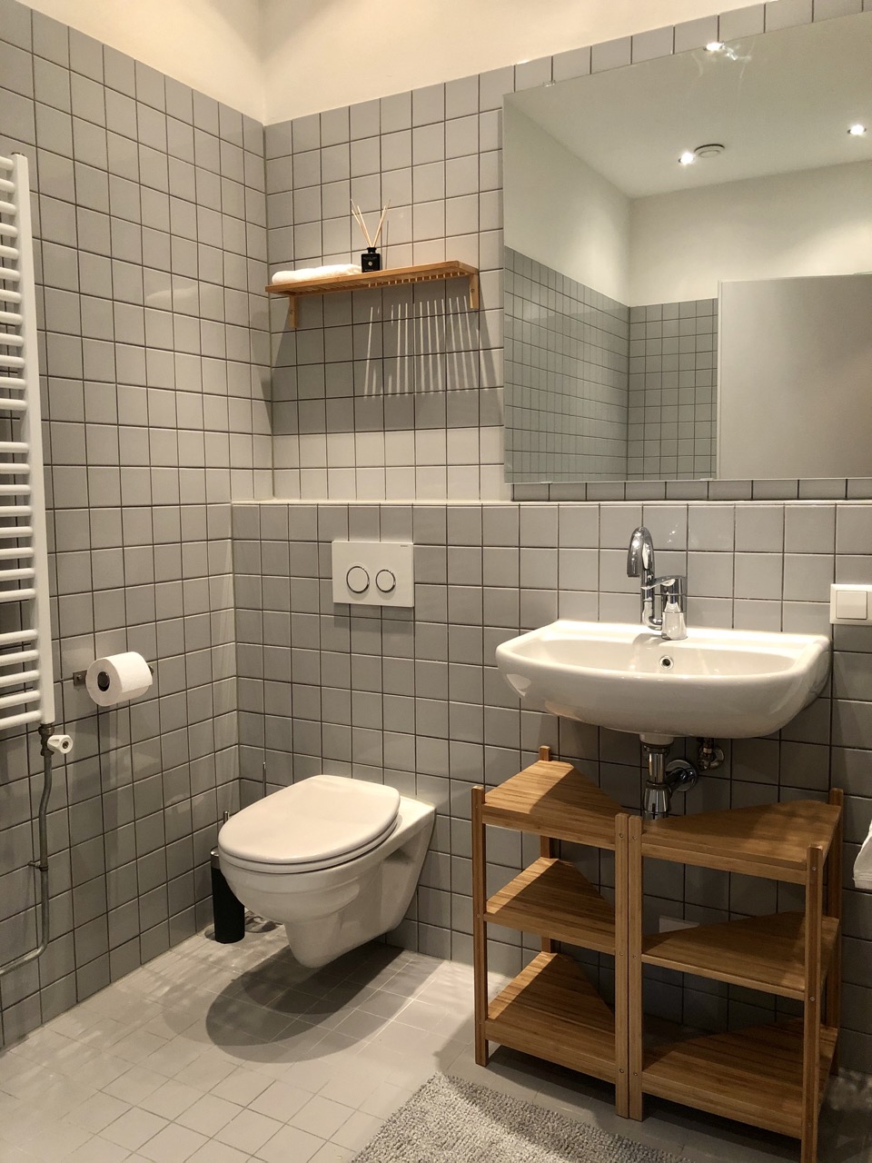 WDW70 apartment bathroom 1 groot