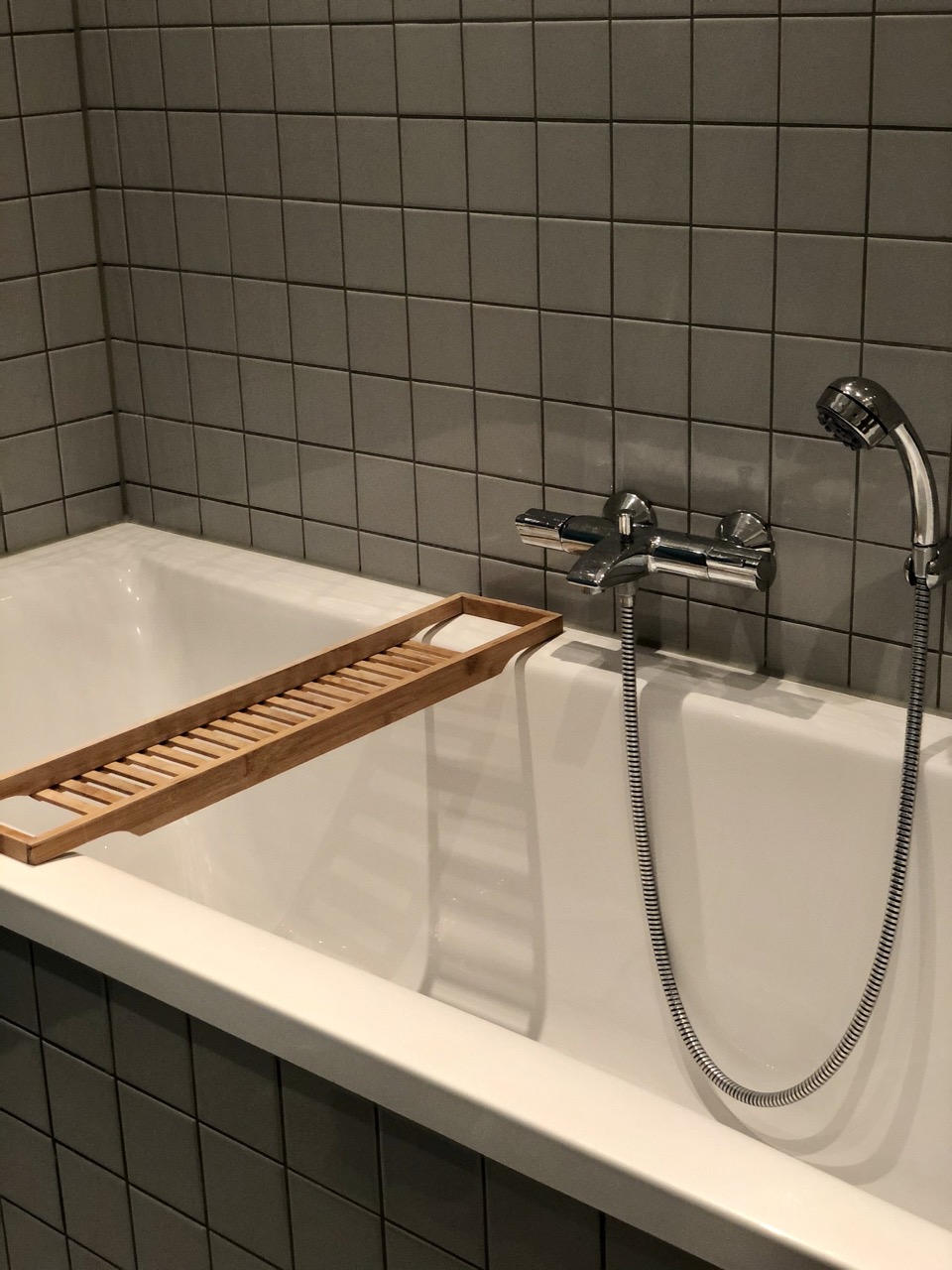 WDW70 apartment bathroom 3 groot