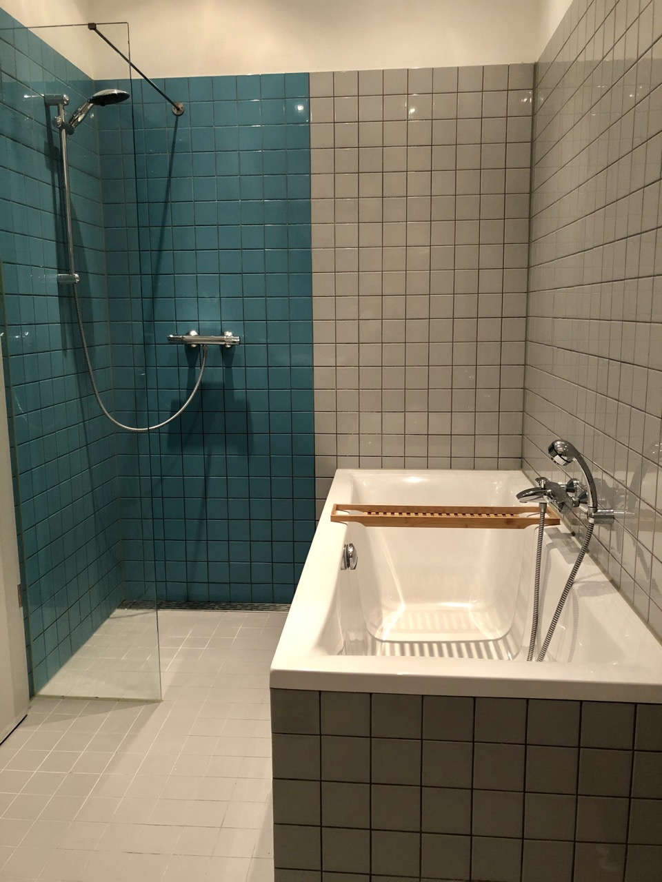 WDW70 apartment bathroom 4 groot