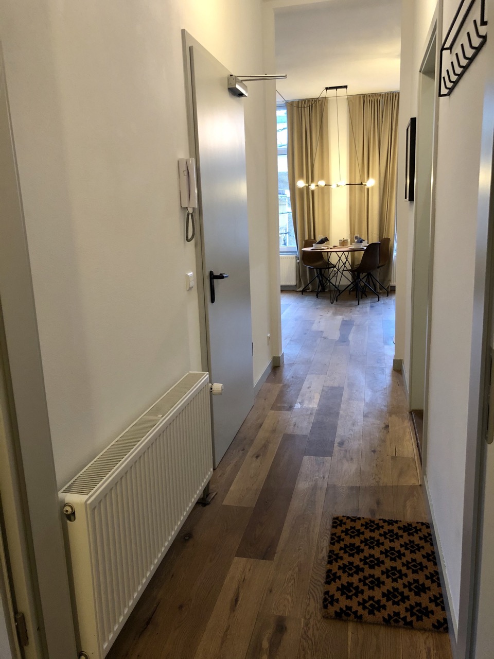 WDW70 apartment entryway2 groot